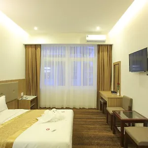 https://red-palace.dananghotels.net